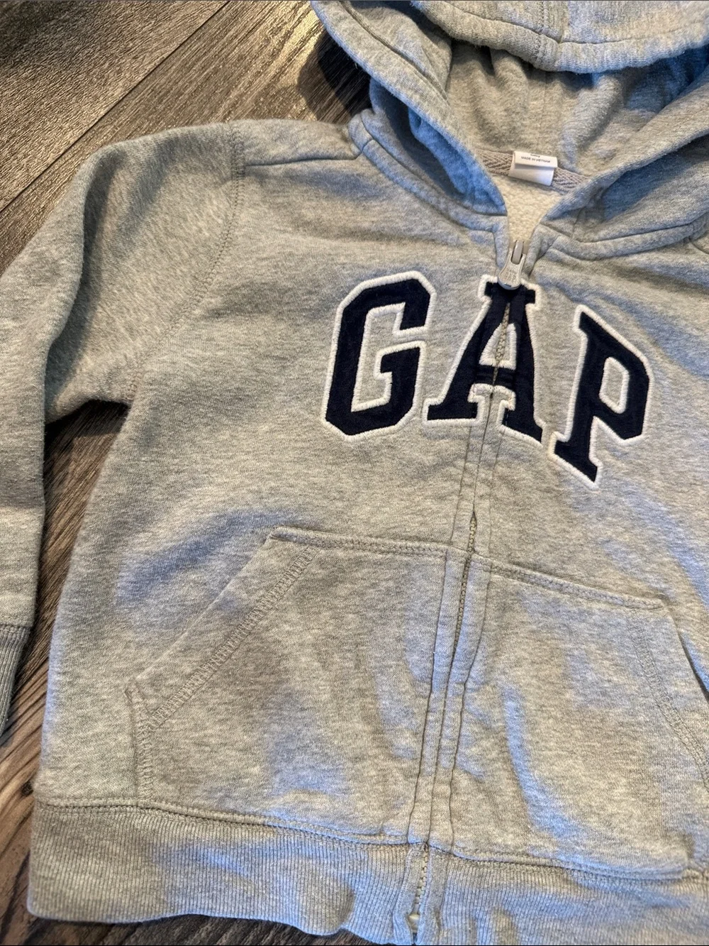 GAP set of 2 logo zip up Hoodie Sweater size 3 years gently used gray